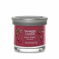 Yankee Candle vonná sviečka Signature Tumbler v skle malá Black Cherry, 122 g